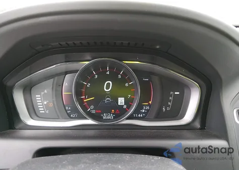 2016 Volvo Xc60 T5 Platinum z USA, uszkodzony, nr VIN YV4612RM4G2843333